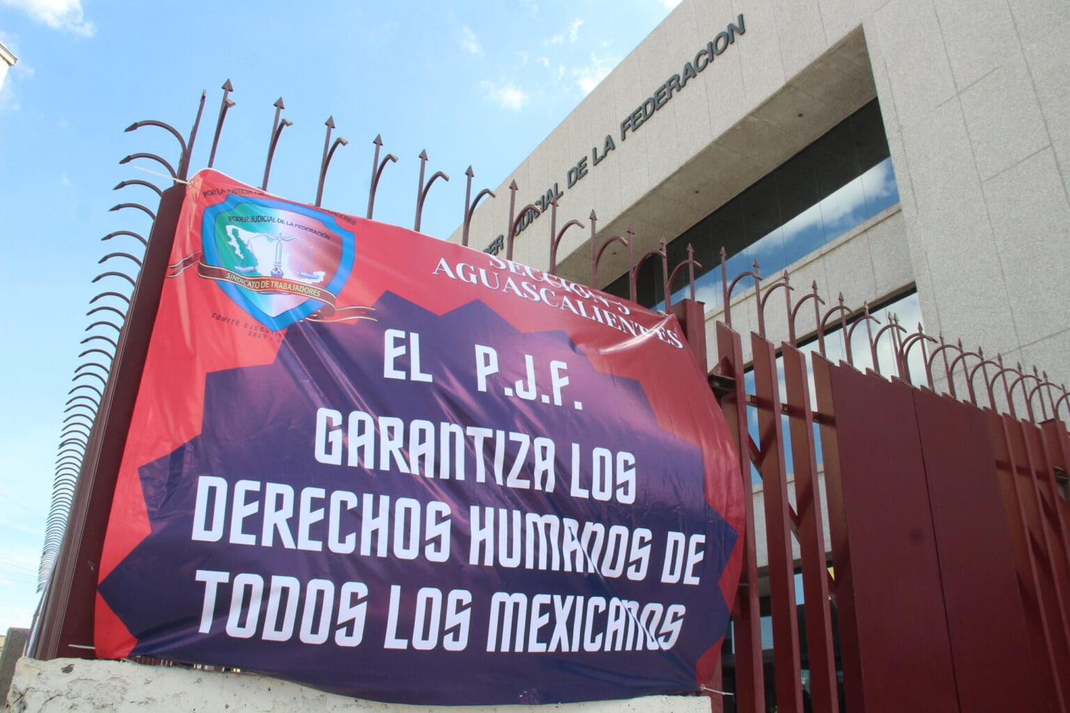 Poder Judicial de la Federacion lonas de protesta 4 scaled 1