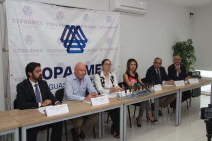 Rueda de prensa de empresarios y Padres de Familia 4 scaled 1