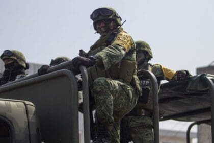 SEDENA asegura tractocamion con metanfetamina liquida en Hermosillo Sonora