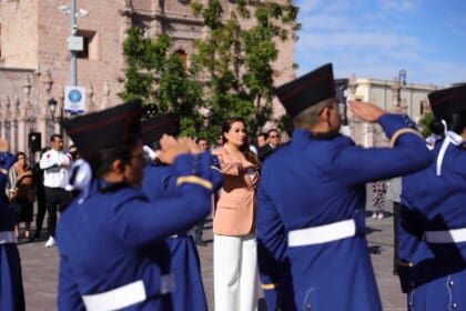 Tere jimenez encabeza desfile 2