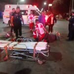 Patrulla de la policía municipal chocó contra dos motociclistas y los dejó heridos