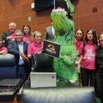 Xochitl Galvez vestida de Dinosaurio 1