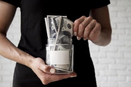 acercamiento objetos educacion economia scaled 1