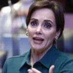 Téllez critica entonación del Himno Nacional en evento de Sheinbaum