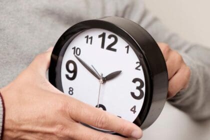 enunascuantassemanastendrasquemodificarlahoraenturelojparainiciarelhorariodeverano2021