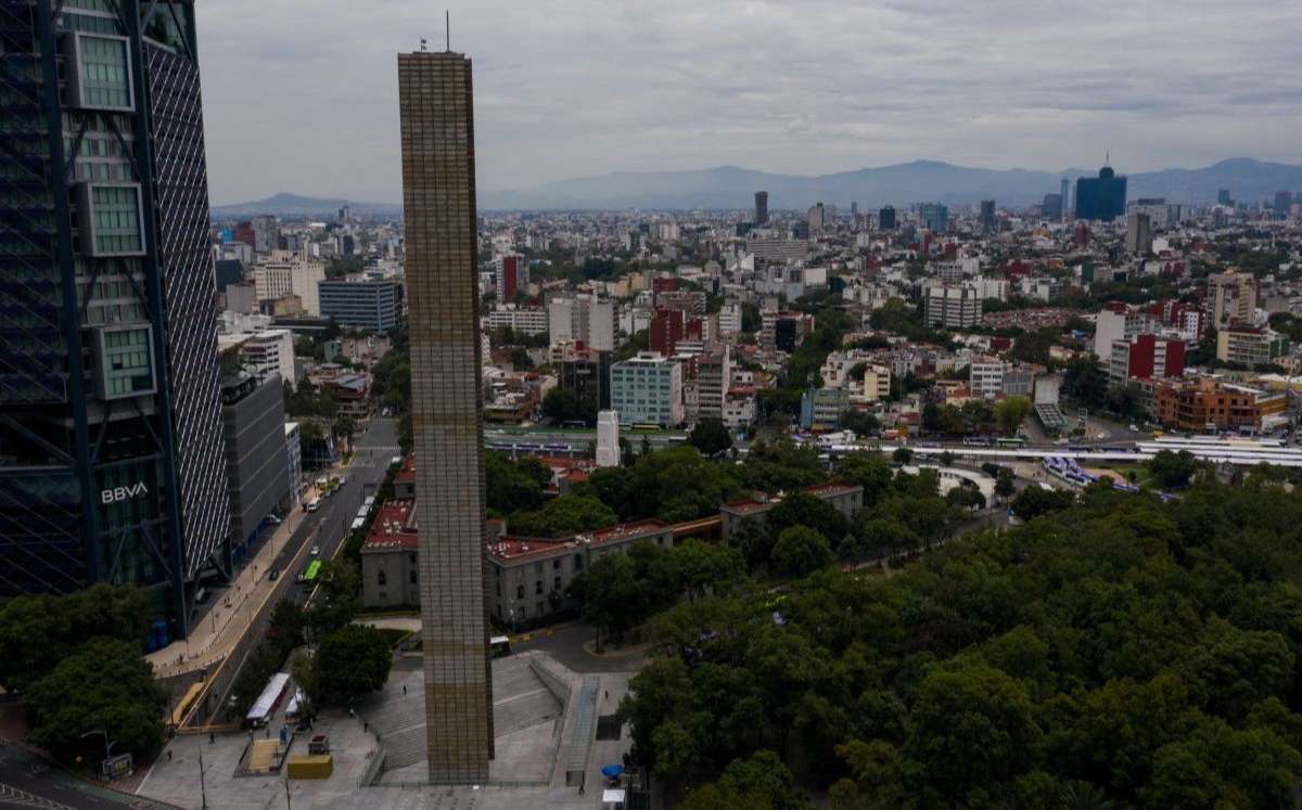 estela luz monumento levantado inmediaciones 1