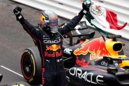 obtuvo checo perez bandera mexico 1