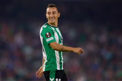 León le da la bienvenida y hace oficial la vuelta de Guardado a Liga