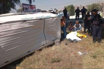 Volcadura de combi deja un muerto en la México-Pachuca