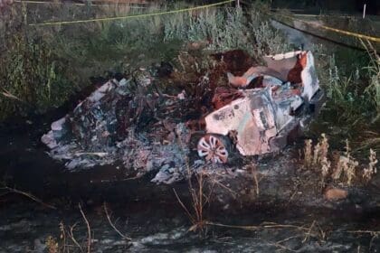 sinaloa. pareja se accidenta y se incendia su auto la mujer muere calcinada