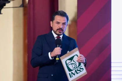 zoe robledo imss 1