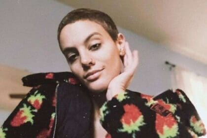 Muere Cat Janice; viralizó su música para dejarle ganancias a su hijo