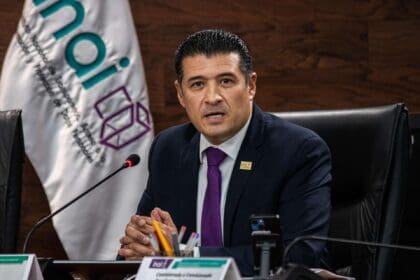 "Nadie puede estar por encima de la ley", contesta INAI a AMLO
