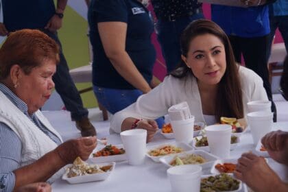 Comedores brindan alimentos a personas de la tercera edad