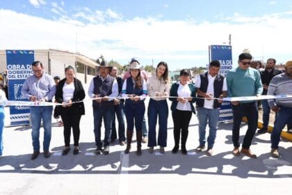 Entrega Tere obras en la comunidad Jesús Terán