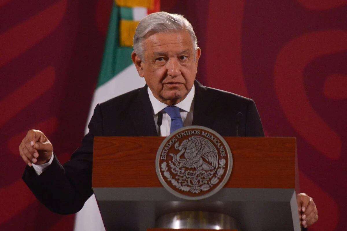 "Nos tienen que respetar": AMLO