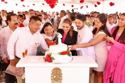 Evelyn Salgado apadrina la unión de 120 parejas en Guerrero