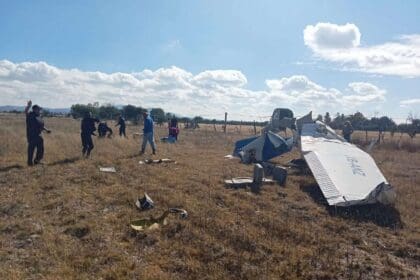 Salvan la vida al piloto que cayó de la avioneta