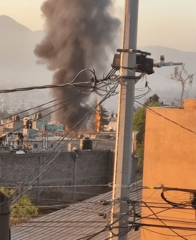 Se incendia taller clandestino de pirotecnia en Tultepec, Edomex