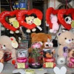 Comerciantes se preparan para las ventas de San Valentín