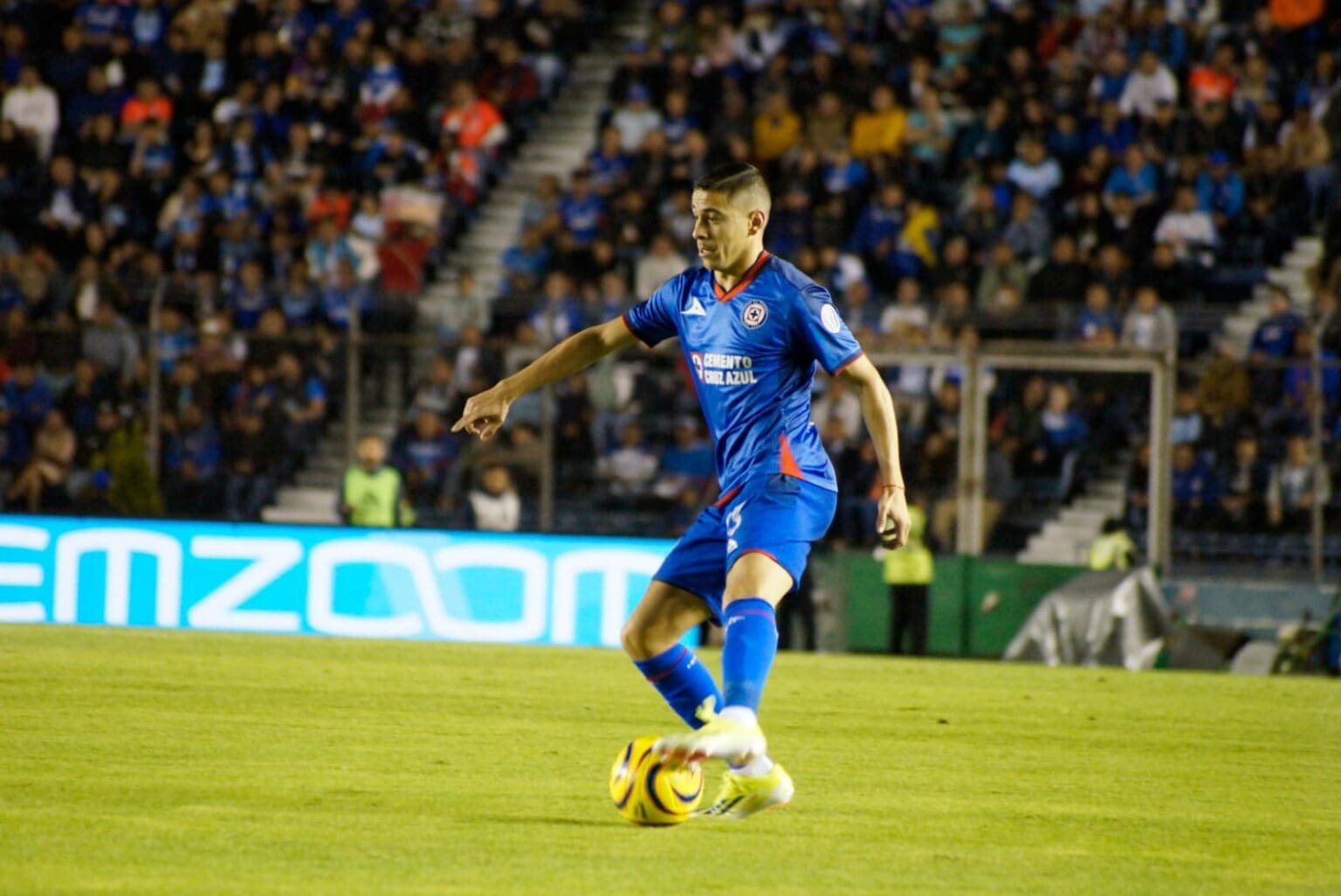 Cruz Azul suma quinta victoria seguida y asume liderato general