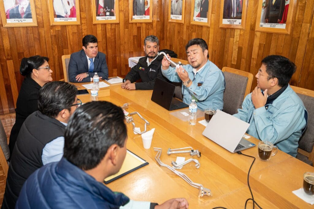 FN 07 SOSTIENE HUMBERTO AMBRIZ DELGADILLO REUNION DE TRABAJO CON DIRECTIVOS DE LA EMPRESA ABIC QUE SE INSTALARA EN EL MUNICIPIO DE PABELLON DE ARTEAGA 3