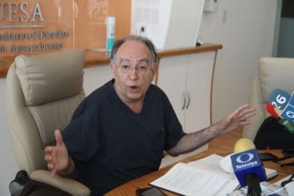 Es peligroso creer que ya desapareció el Covid: doctor Llamas