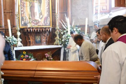 Dan el último adiós al padre Chuy