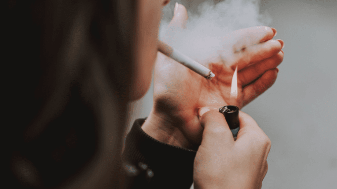 Fumar disminuye las defensas, incluso después de dejar el hábito: Estudio