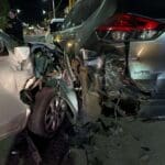 Un automóvil y una camioneta protagonizaron aparatoso choque en Pabellón de Arteaga