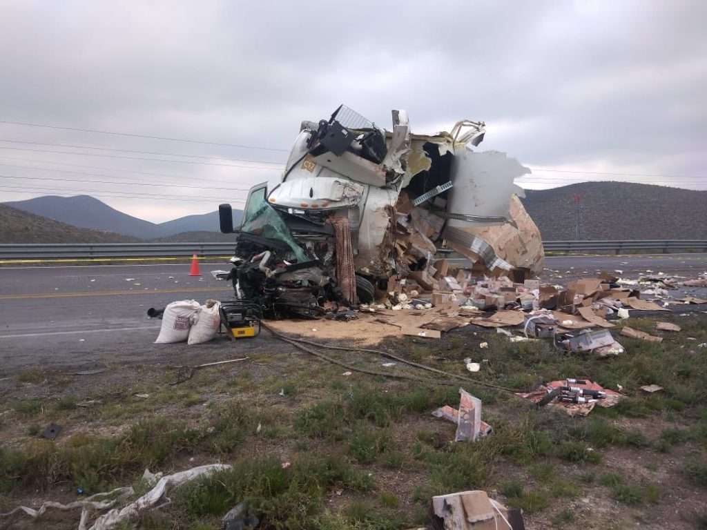 Dos traileros originarios de Aguascalientes y Colima murieron tras choque fontal en Saltillo