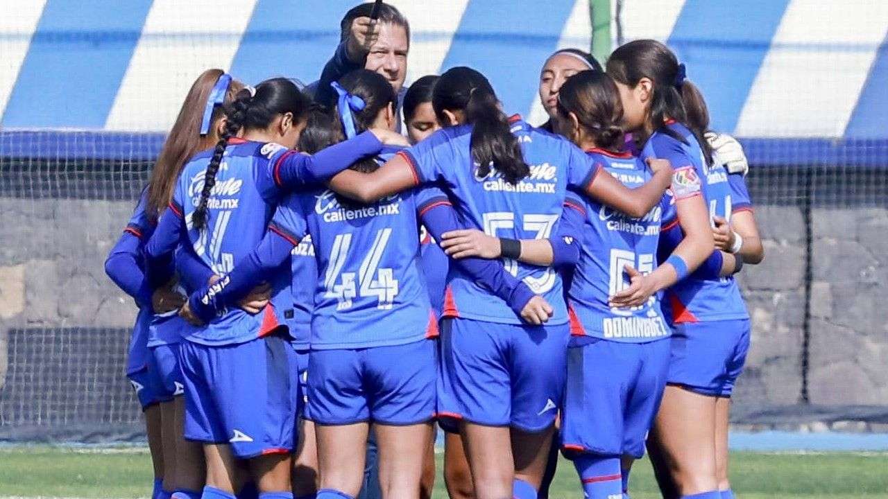 Cruz Azul Femenil es sancionado por cánticos homofóbicos