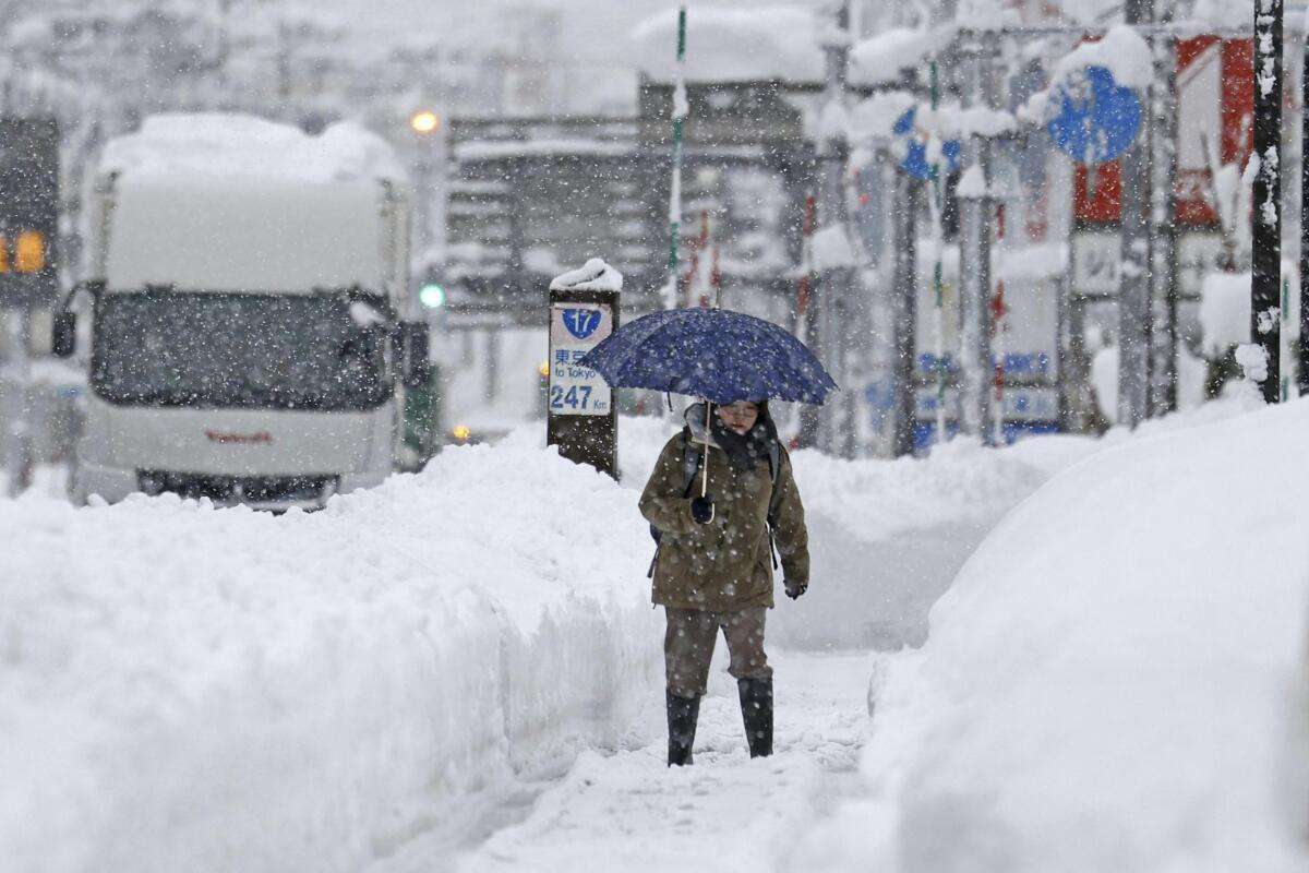 Elevan a 240 los heridos por las fuertes nevadas en Tokio y el centro de Japón