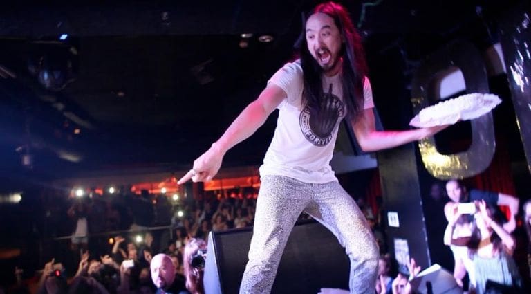 Steve Aoki lanza pastelazo a alcaldesa de Campeche durante Carnaval – Periodico Hidrocalido Digital