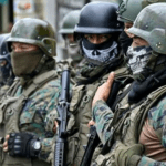 Condenan por terrorismo a adolescente que lanzó un explosivo contra un edificio en Ecuador
