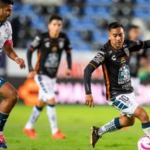 Los Tuzos golean al Puebla y son líderes