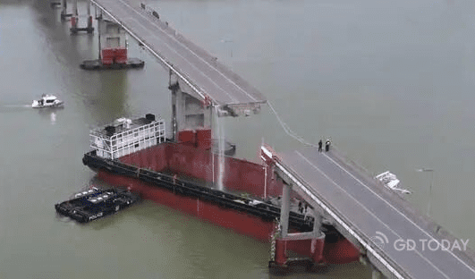 Dos muertos en China después de que un buque provocara la ruptura de un puente