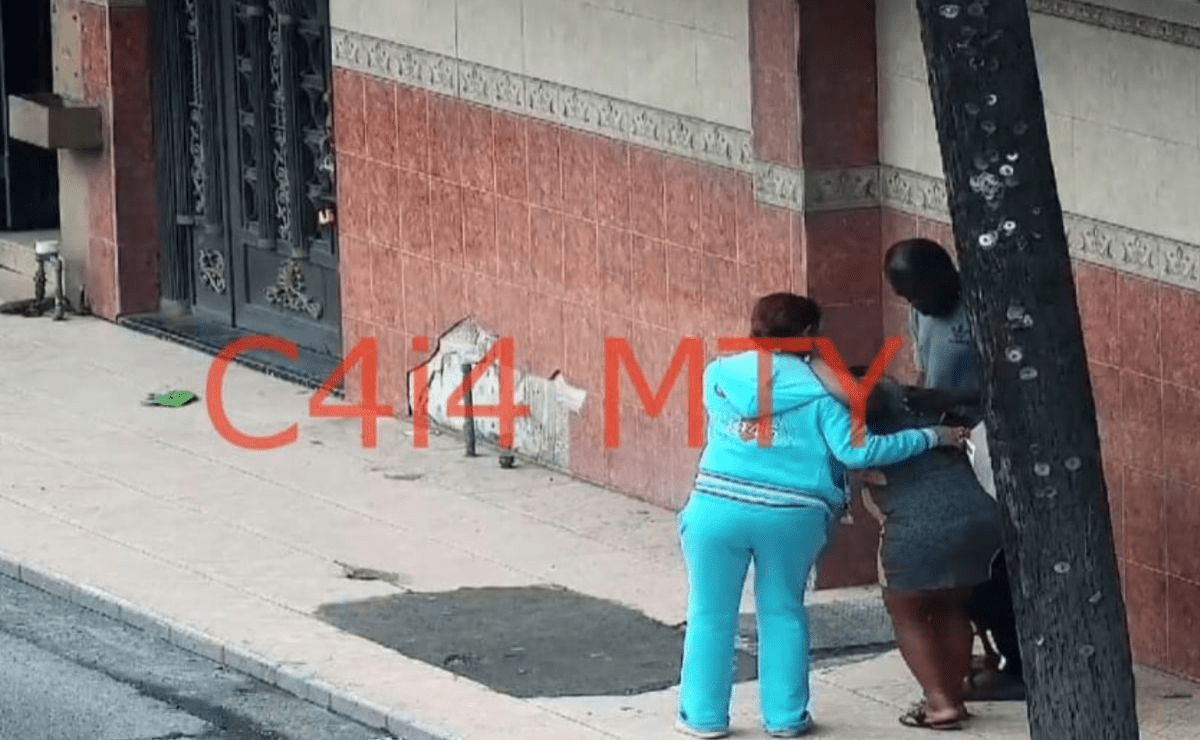 Policía de Monterrey atiende parto en la vía pública