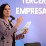 Advierte a periodistas sobre los riesgos de los excesos del poder