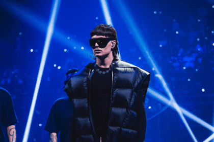 Peso Pluma no estaría en rehabilitación, es captado en Los Ángeles