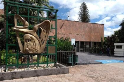 Hospitales padecen falta de médicos especialistas