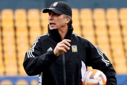 Siboldi es castigado con tres partidos por la patada a Willer Ditta