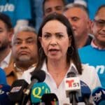 Chavistas atacan con "palos y piedras" acto de María Corina Machado