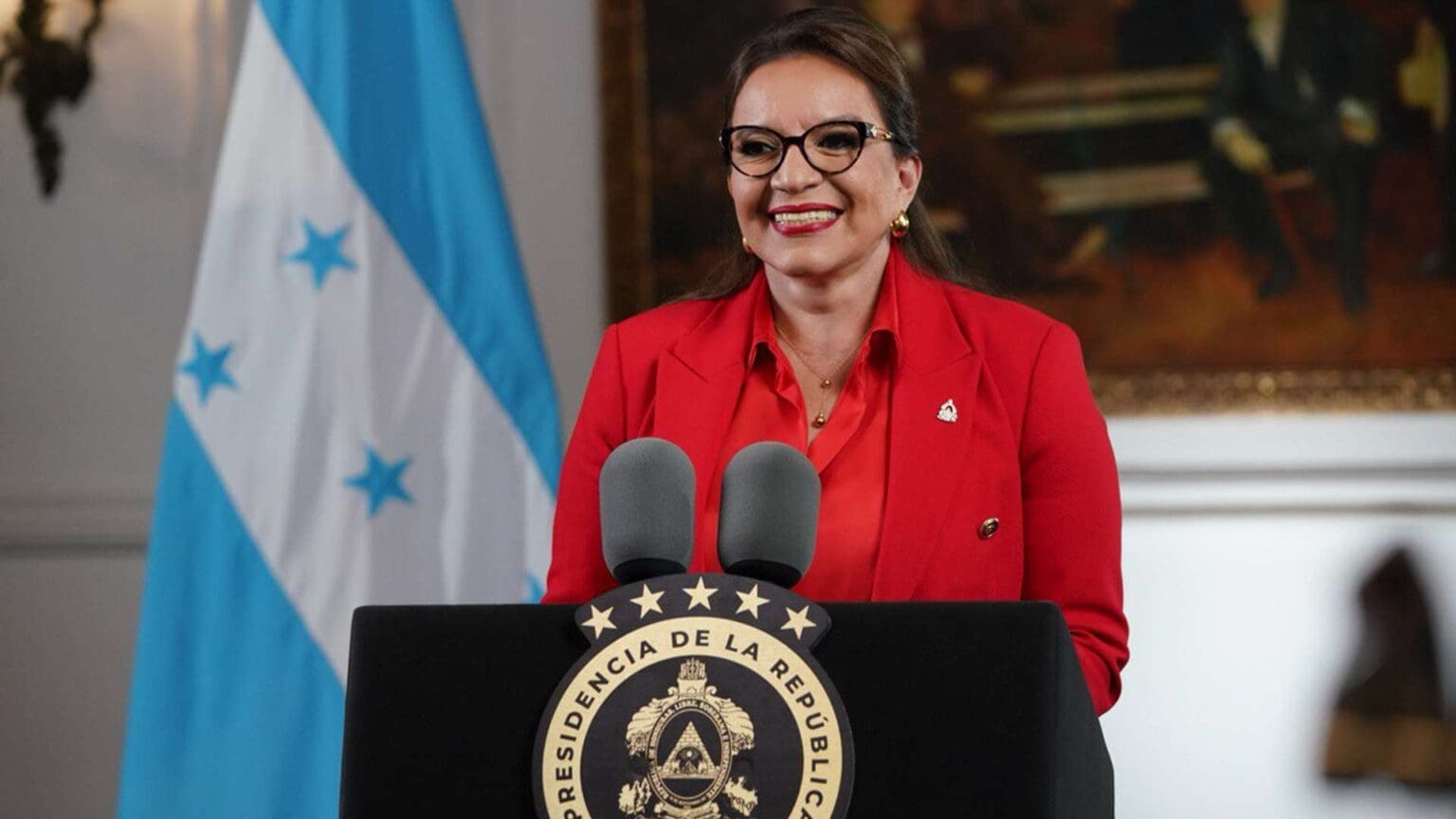 La presidenta de Honduras felicita a Nayib Bukele "por su gran triunfo electoral"