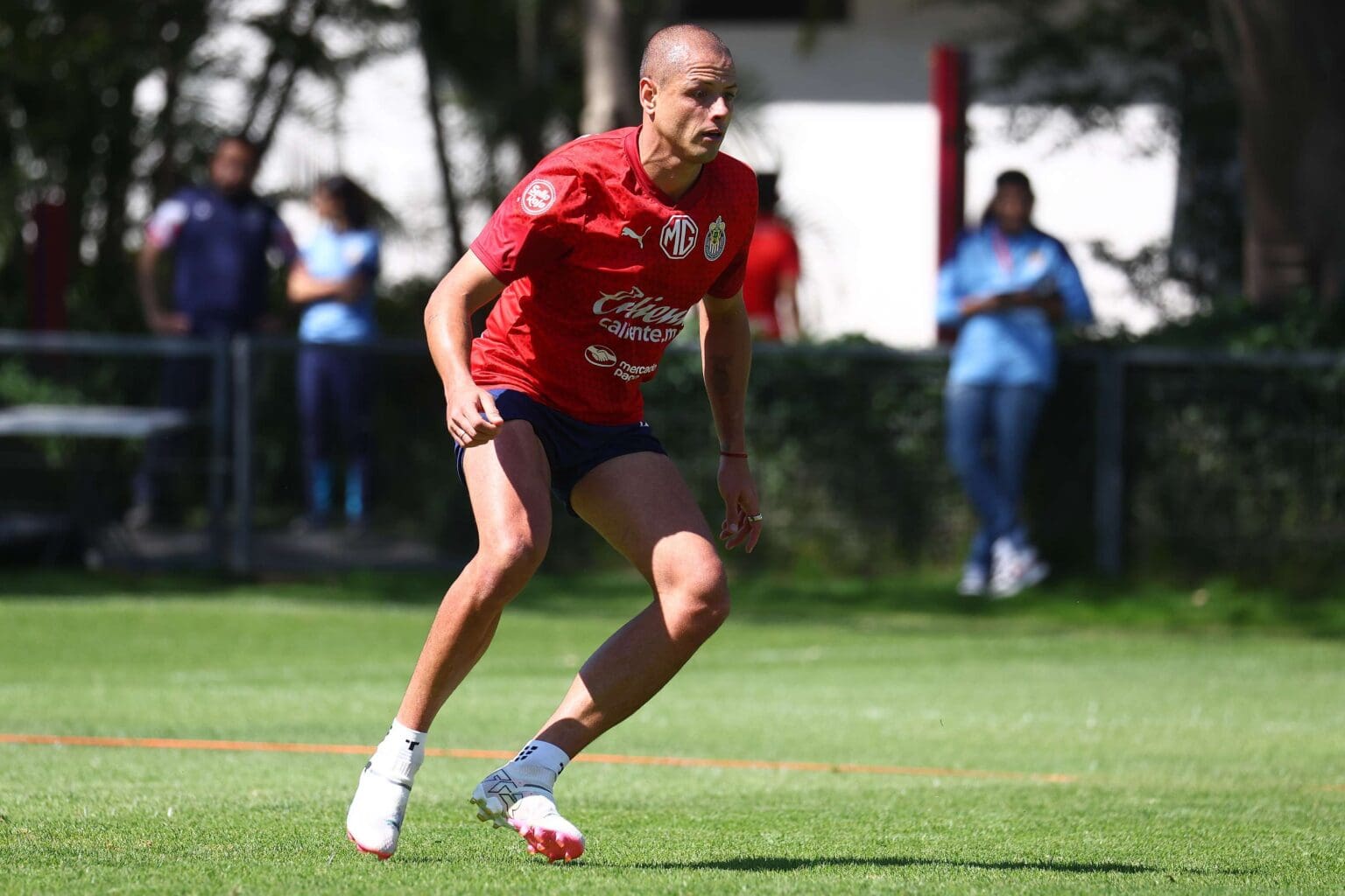 "Chicharito" llegará más tarde a la Ciudad de México