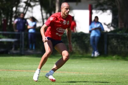 "Chicharito" llegará más tarde a la Ciudad de México