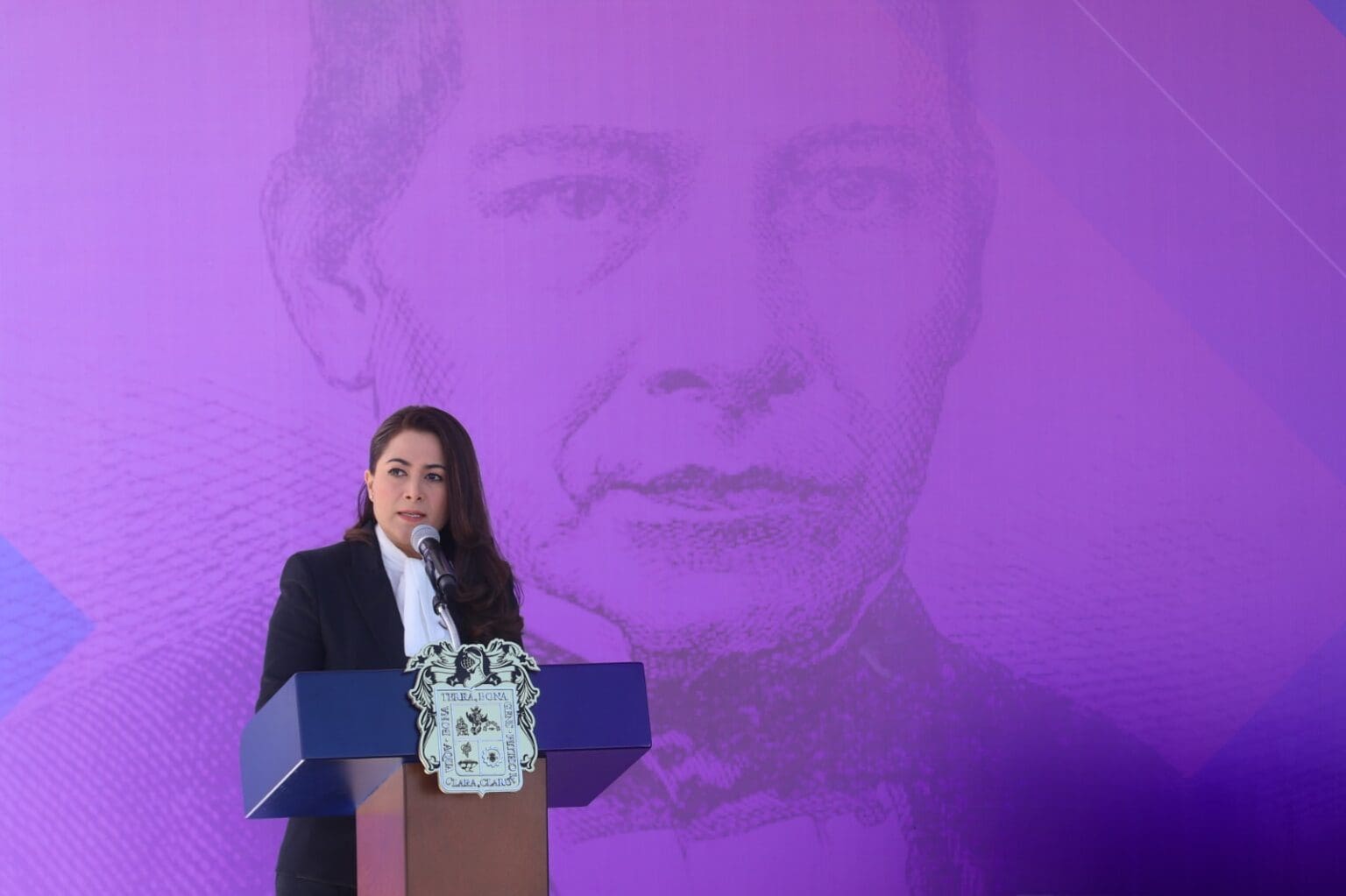 Encabeza gobernadora el 218 aniversario del natalicio de don Benito Juárez García