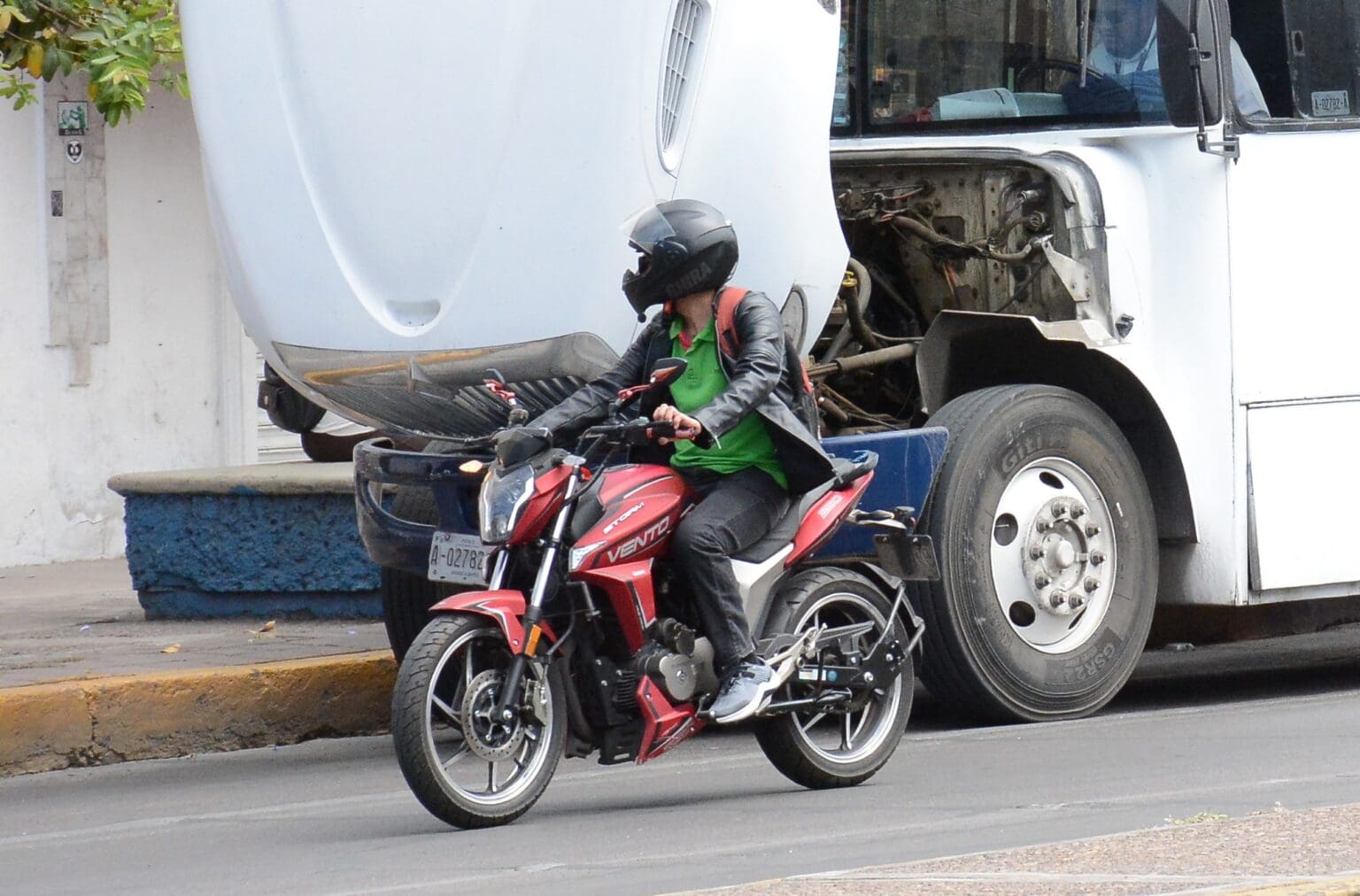 Para prevenir delitos piden engomado para motocicletas