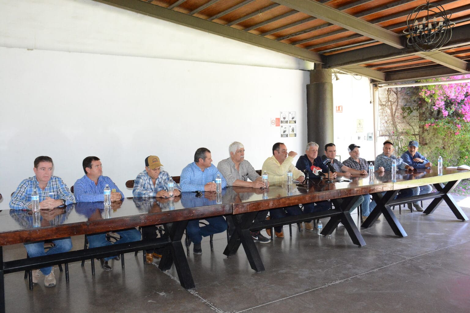 En crisis el sector lechero; amagan productores con tirar leche