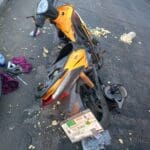 Motociclista ebrio impacta carriola con menor de 3 años